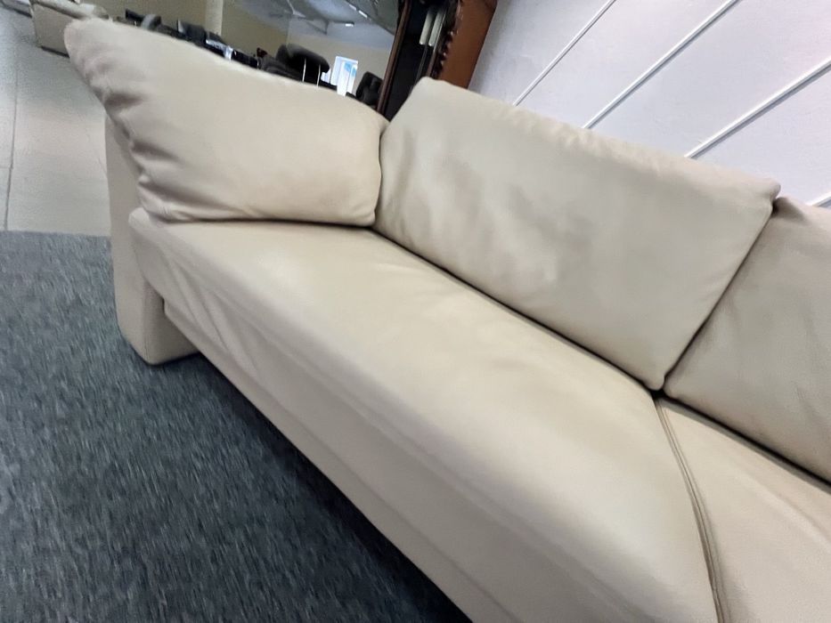 Диван шкіряний нерозкладний світлий беж