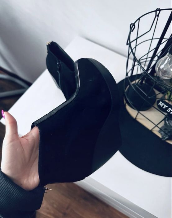 Buty na koturnie 37