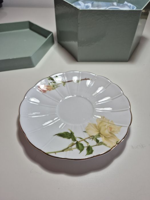 Porcelaine LG, chávena e pires