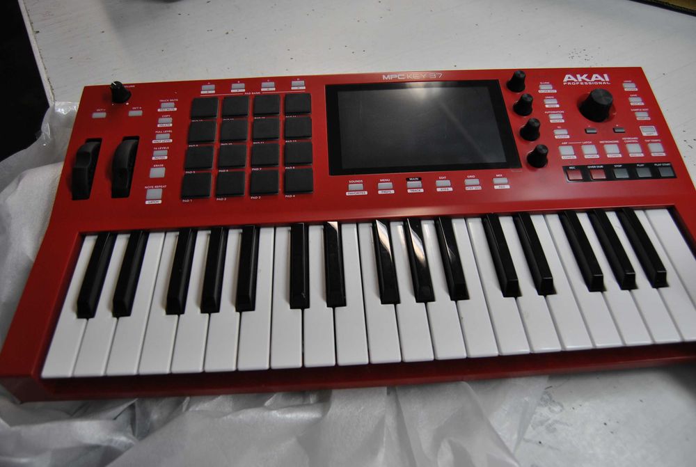 Syntezator Akai MPC Key 37.