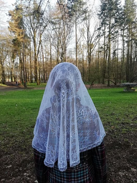 Mantylka czarna lub biała, chusta koronkowa, trydencka