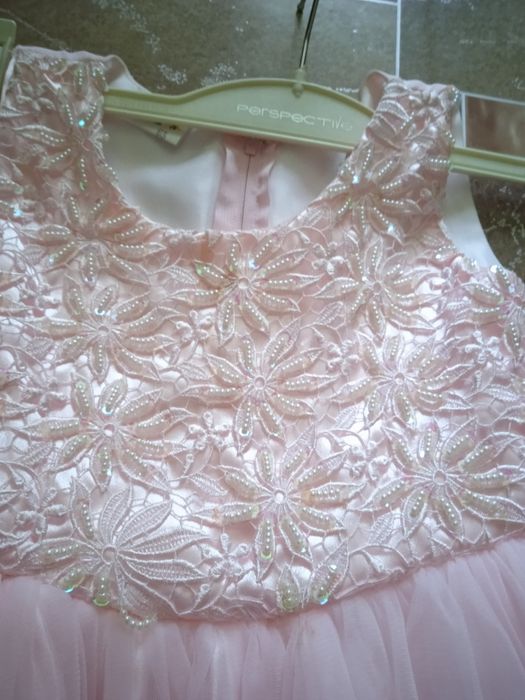 Нарядное платье на девочку