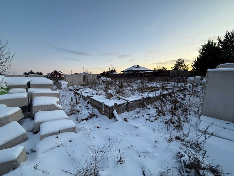 Продаж земельної ділянки з фундаментом під будинок