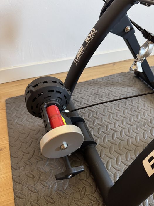 Rolo de treino b’twin in ride 100 para bicicleta