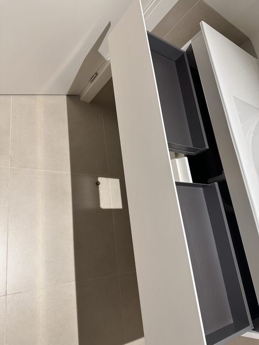 Móvel suspenso de WC com lavatório e torneira GROHE — nunca usado