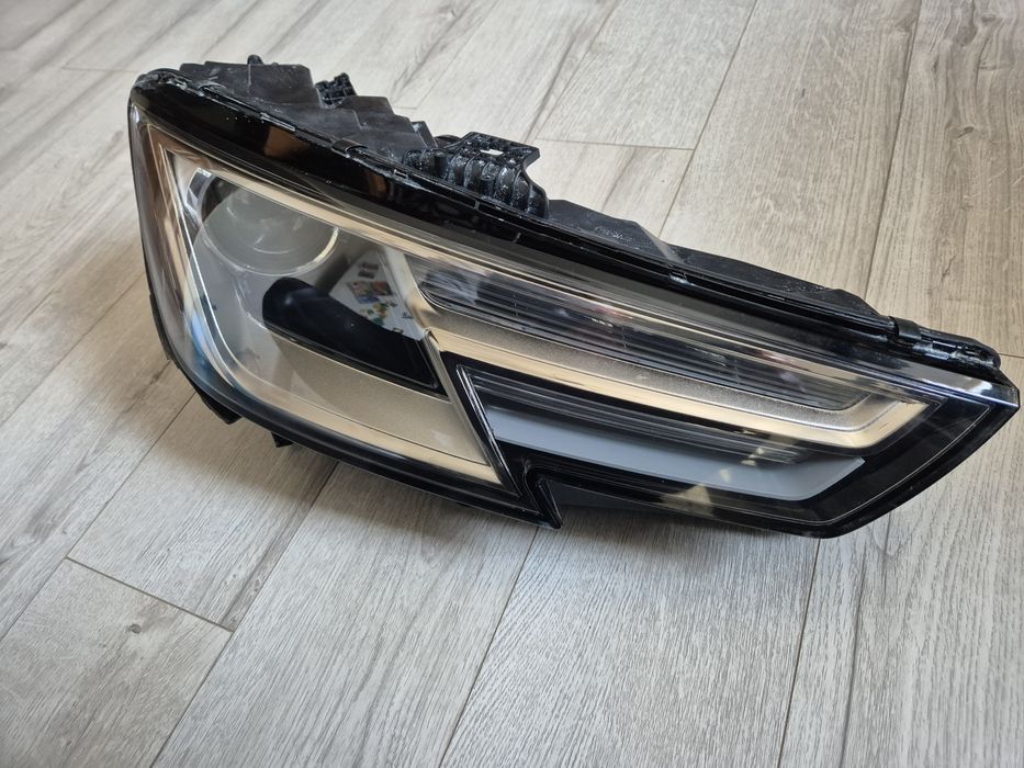 Фара права Audi A4 B9 Xenon 2016-2019 USA