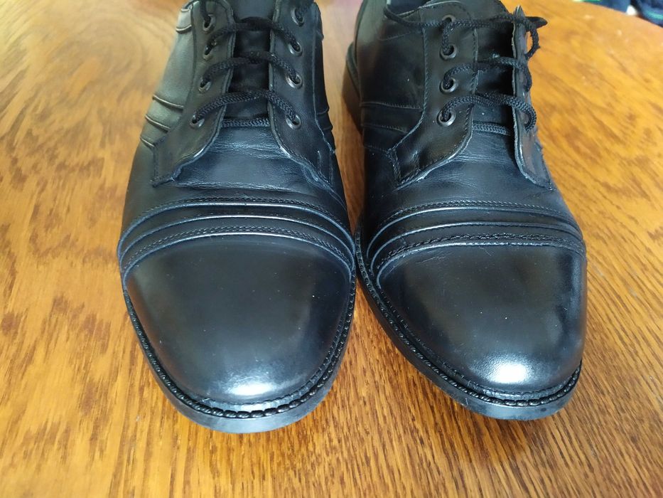 Buty wizytowe do garnituru czarne że skóry rozm. 41