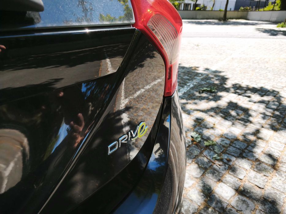 Volvo V60 1.6d Drive Momentum apenas 124000kms
