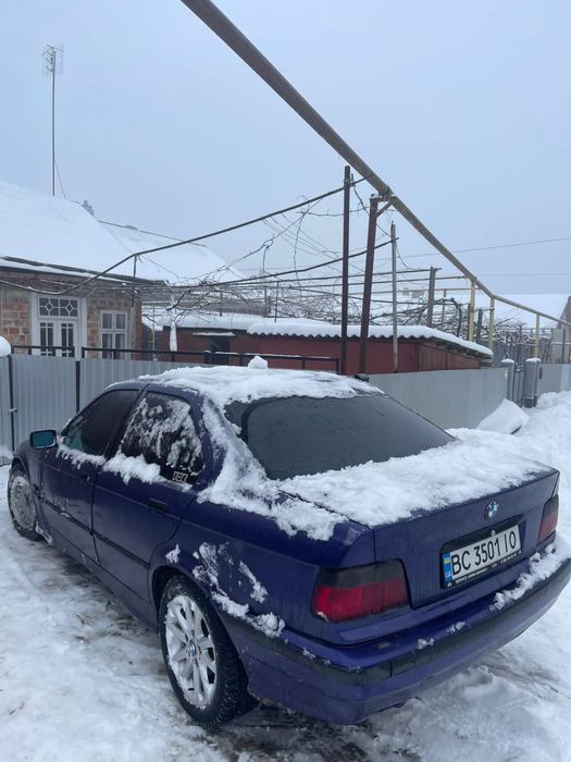 Продам бмв е36 1.8 бензин 1995