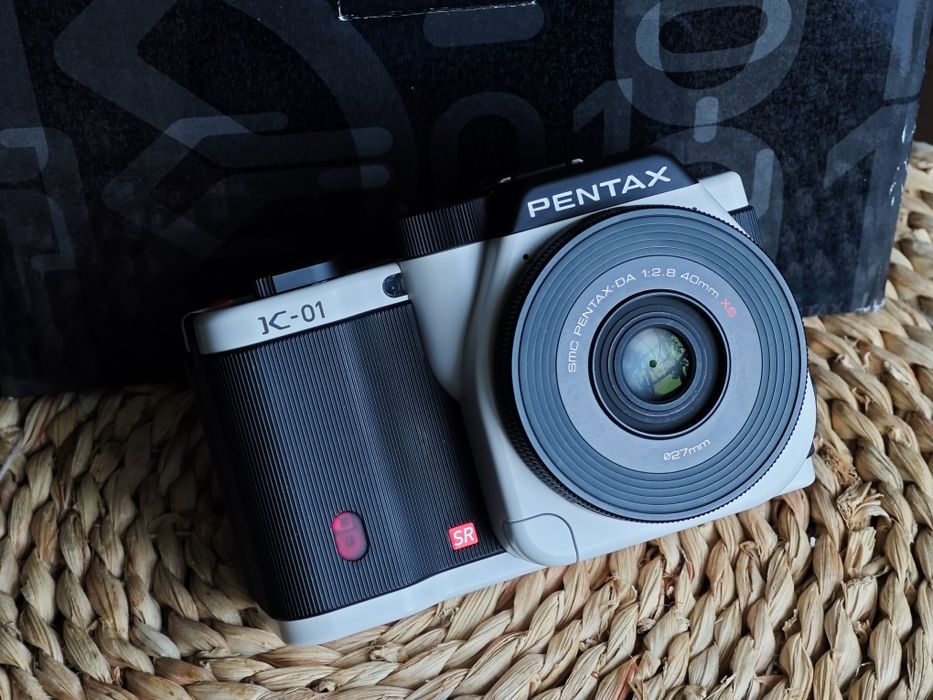 Pentax K-01 z obiektywem DA 40mm XS  Unikat !!!