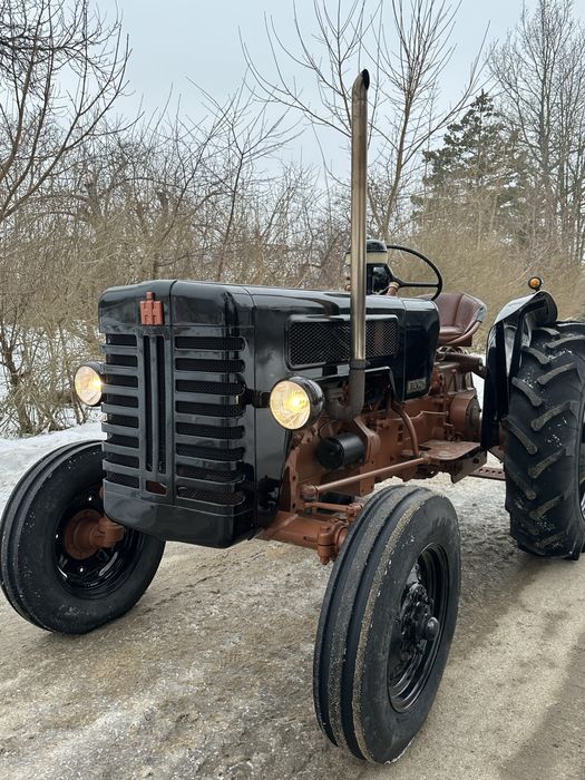 INTERNATIONAL Harvester B-275 , benzyna