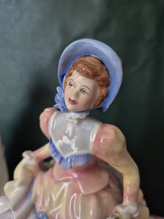 Порцелянова статуетка Royal Doulton Tender moment
