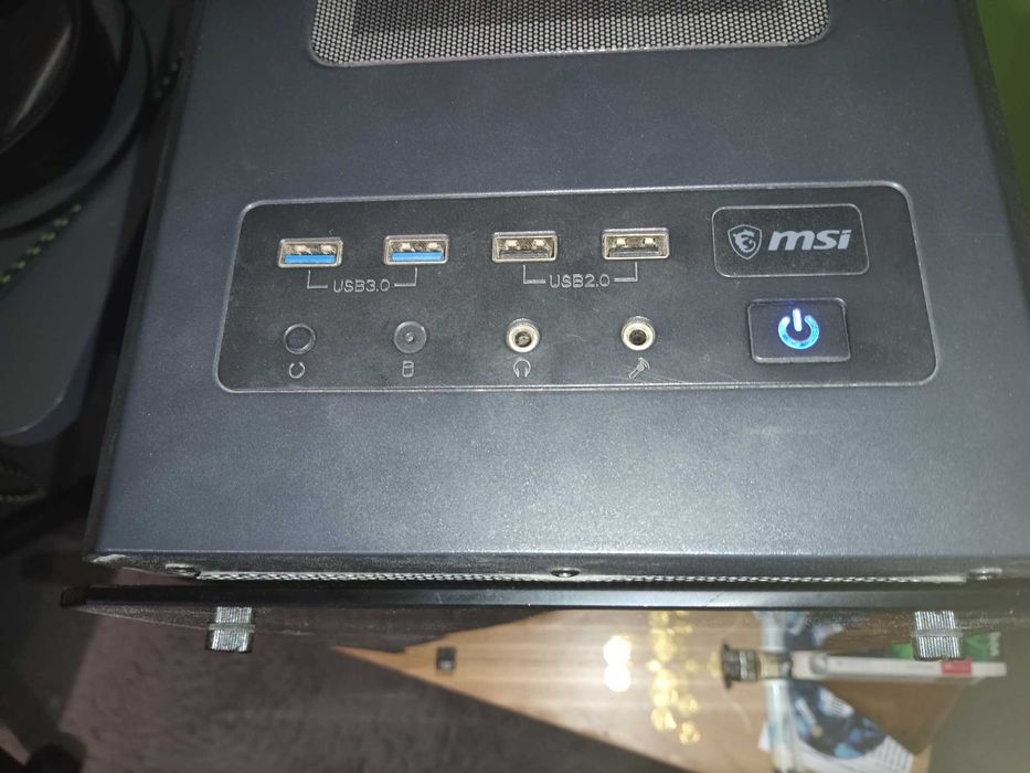 Komputer Gamingowy 16GB  RX 570 intel i5 SSD RGB czarny