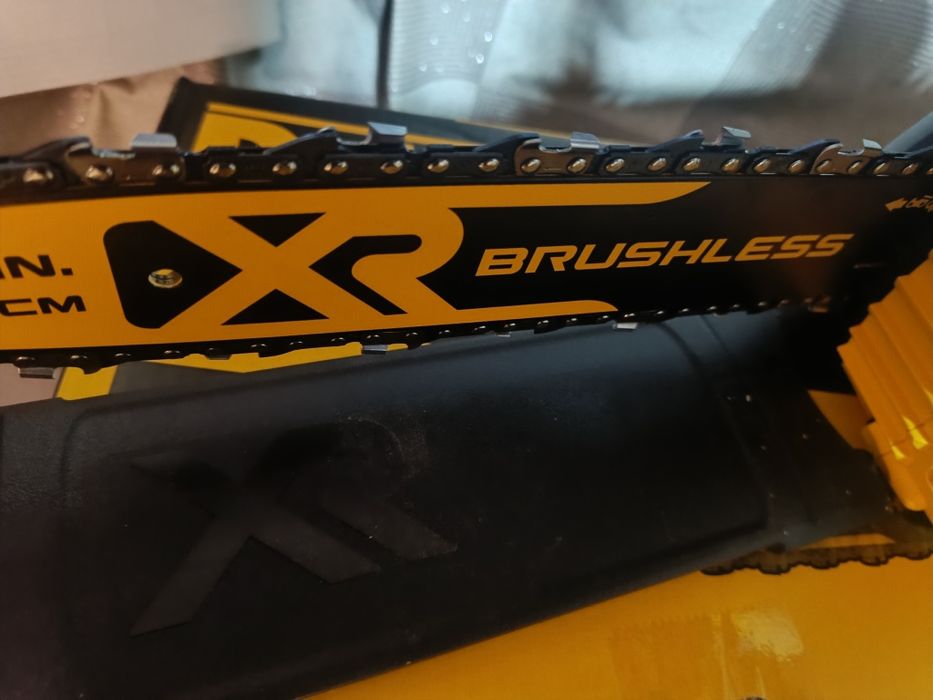 DEWALT PILARKA ŁAŃCUCHOWA 18V 30cm 1 x 5,0Ah DCM565 zestaw