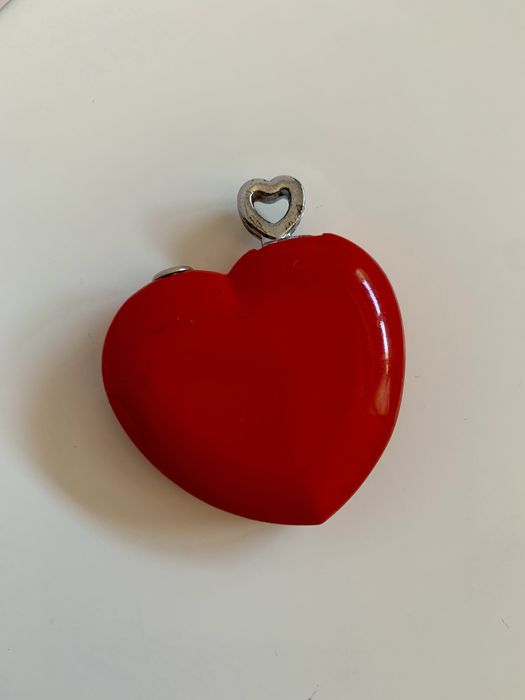 Isqueiro vermelho a gás - formato coração