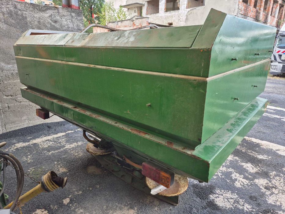 Rozsiewacz nawozu Amazone zam zau podwójna nadstawka hydraulika