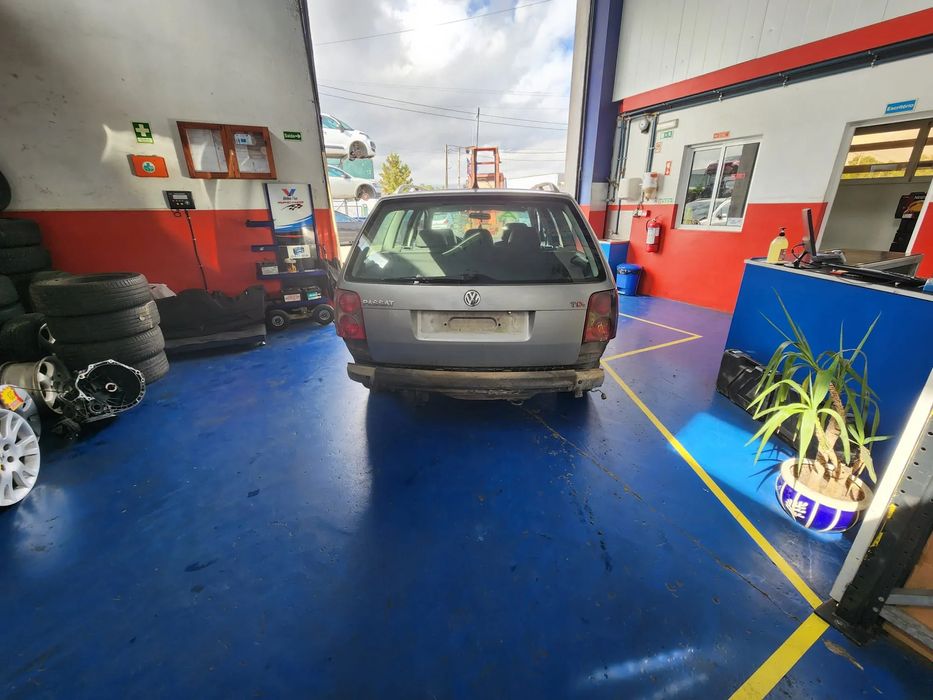 Volkswagen Passat B5.5 1.9 TDI de 2002 ás peças.