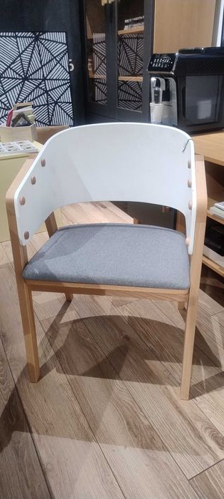 Krzesła Uni II -salon firmowy Vox -Domar. ul. Braniborska