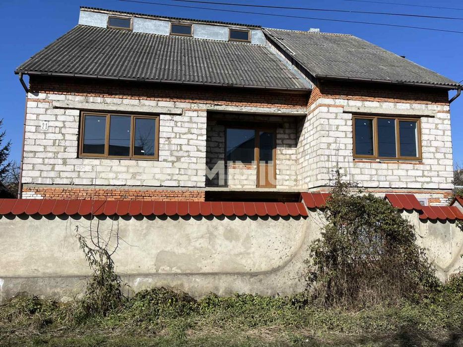 Продається будинок в м.Тячів