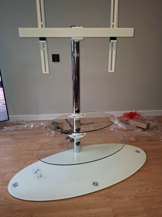 Stolik TV z uchwytem