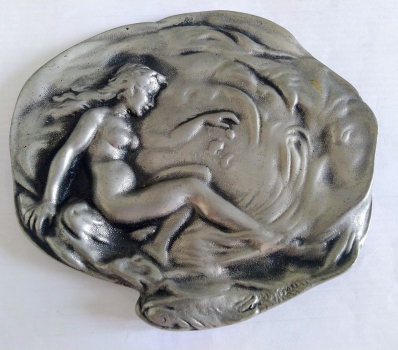 Porta jóias ou porta chaves em estanho(95%). Arte Nova .