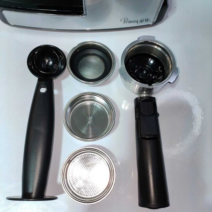 B80 Kolbowy ekspres ciśnieniowy BrevillePrima Latte 1238Wsrebrny/szary