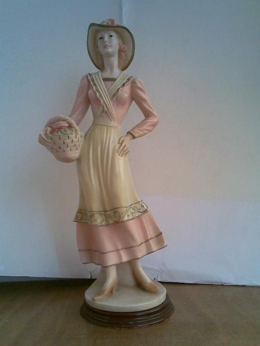 Boneca Burguesa em porcelana