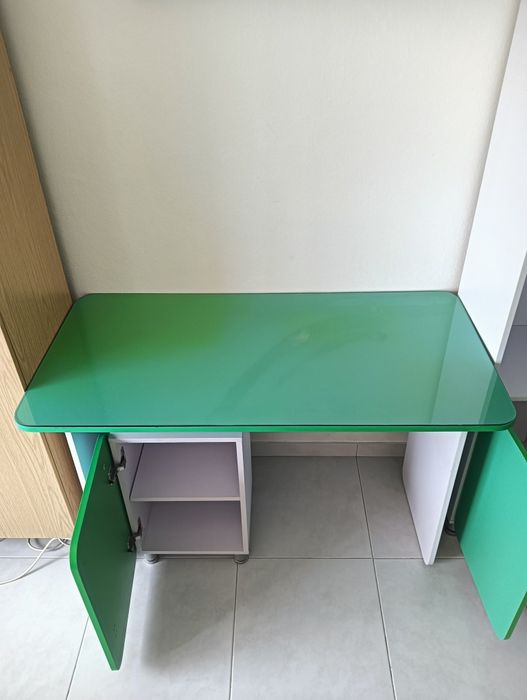 Vendo conjunto de estante mais secretária.