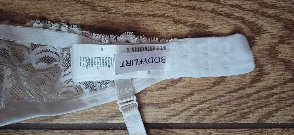 Biały biustonosz BodyFlirt r. 80 B