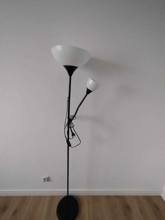 Czarna lampa podłogowa Stojąca prosta na 2 żarówki 176cm Ikea