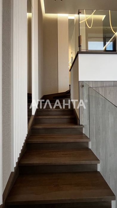 В продаже добротный дом в Совиньоне 4 спальни, бассейн