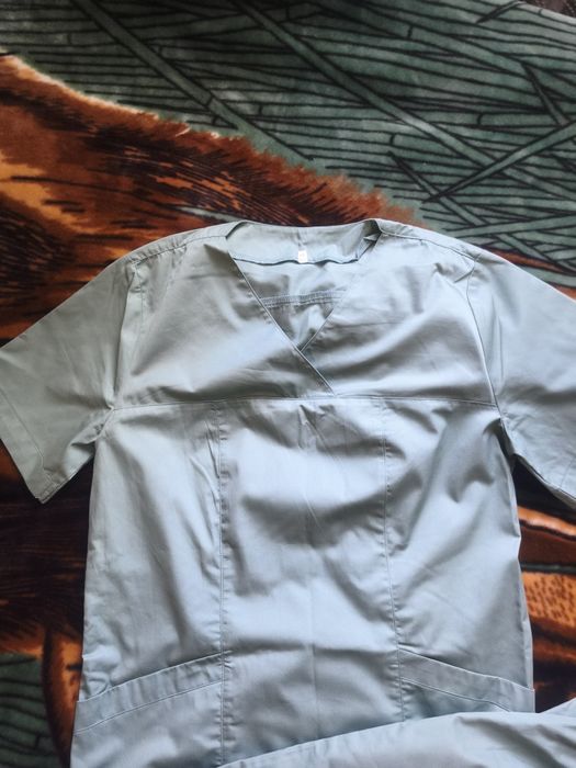 Медичнмй костюм оливкового кольору 46 розмір