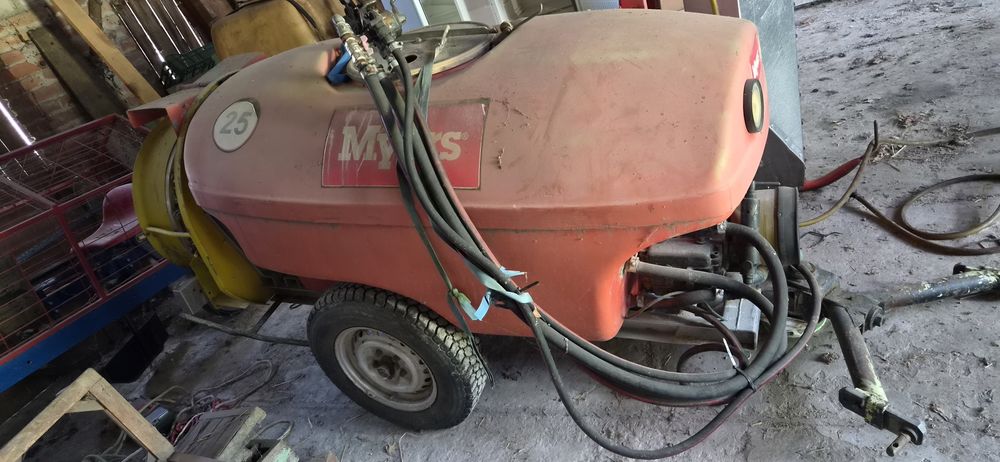 Opryskiwacz sadowniczy 1000l