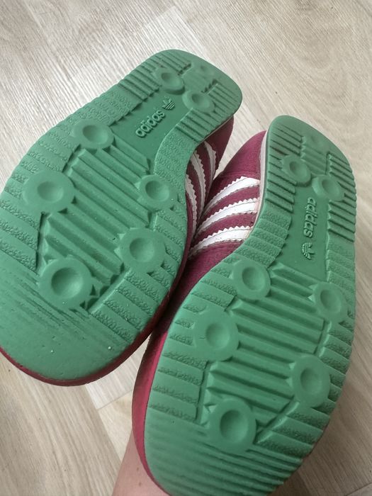 Кросівки Adidas для дівчинки