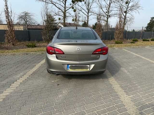 Opel Astra J sedan LPG