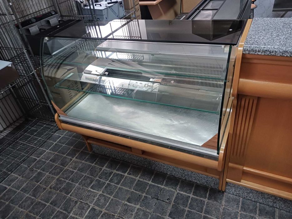 ACM1665 - Balcão com vitrine refrigerada - Usado