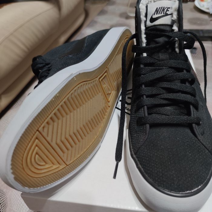 Кроссовки женские NIKE