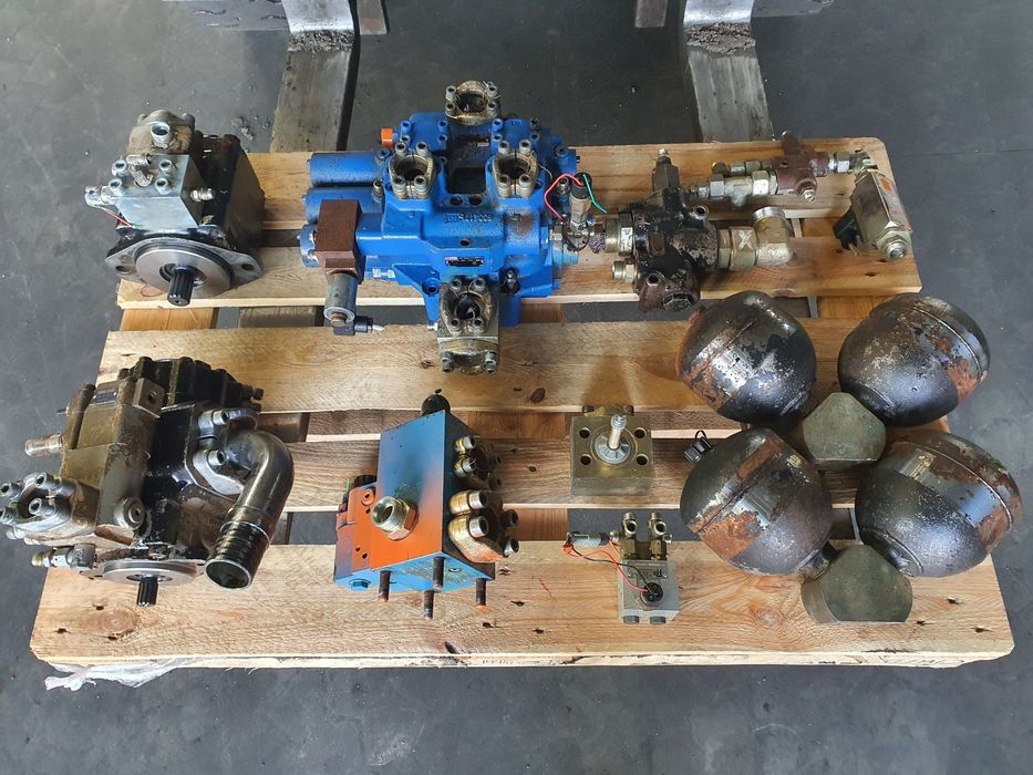 ładowarka hitachi LX 290 hydraulika komplet