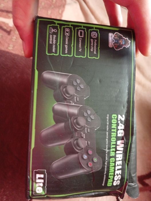 Продам игровую приставку с джойстиками более 1.000 игр