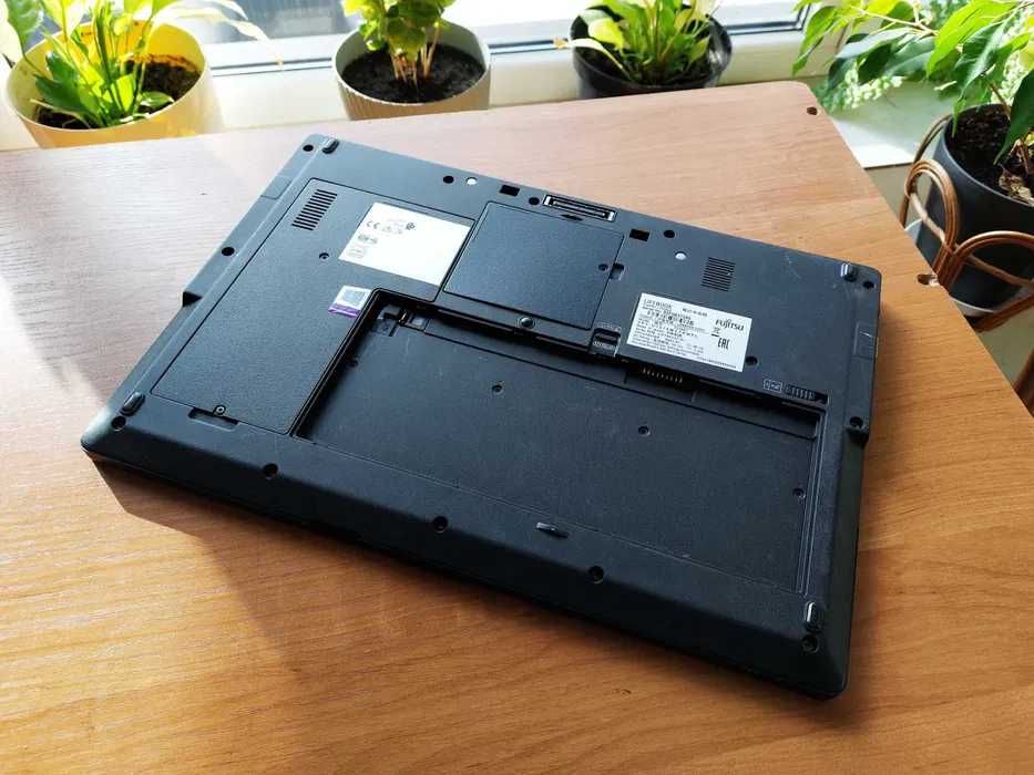 Laptop Fujitsu Lifebook U7510 i7 10-gen (na części)