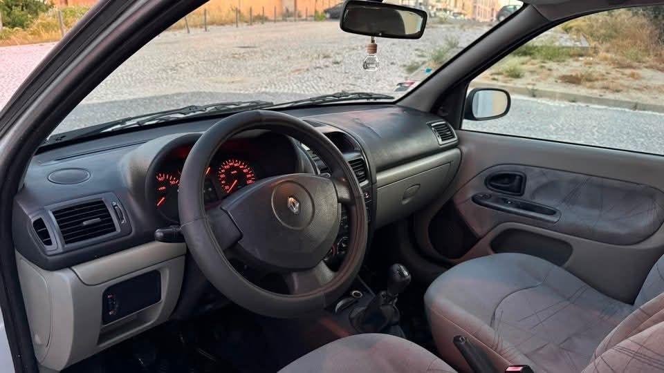 Renault Clio — fotografia 6