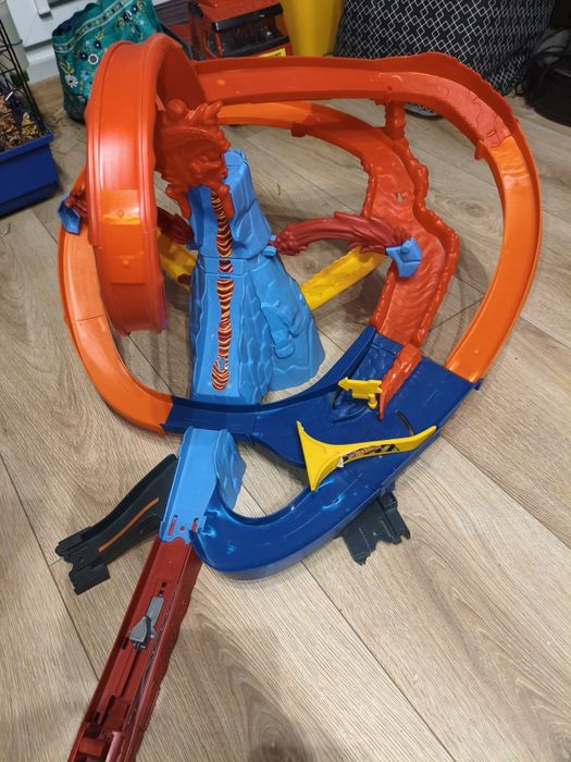 Tor Hot Wheels wulkan