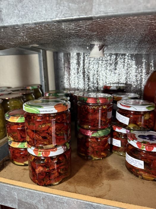 Продам - Вʼялені томати в оліі