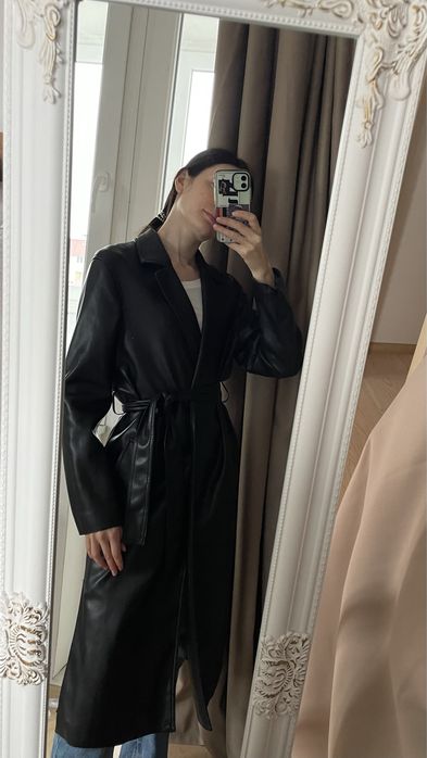 Чорний шкіряний тренч Zara