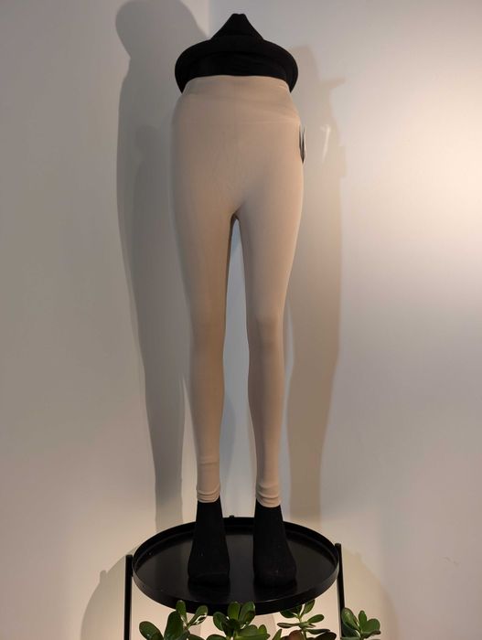 Bordowe legginsy bordo z ekoskóry, wysoki stan, marszczenie z tyłu