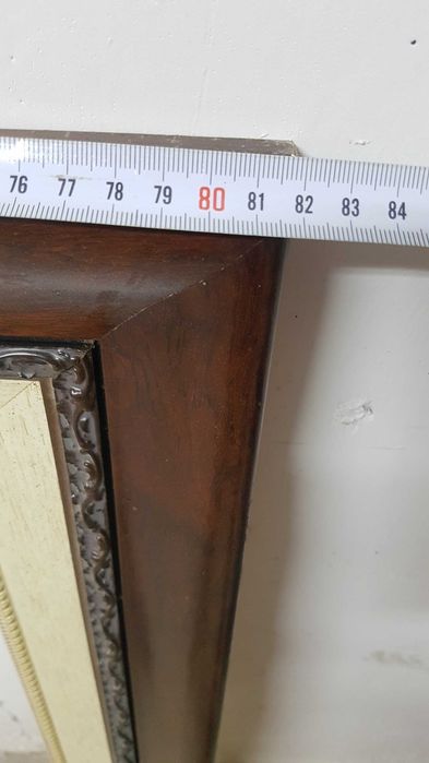 Moldura em madeira antiga vintage em bom estado