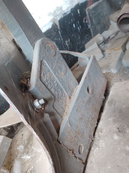 Плуг двухкорпусний