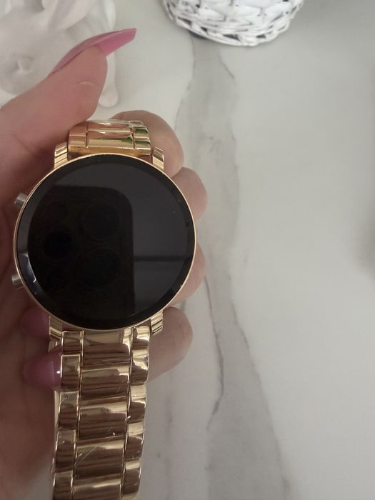 Zegarek Z czarnym wyświetlaczem SmartWatch Złotej bransolecie