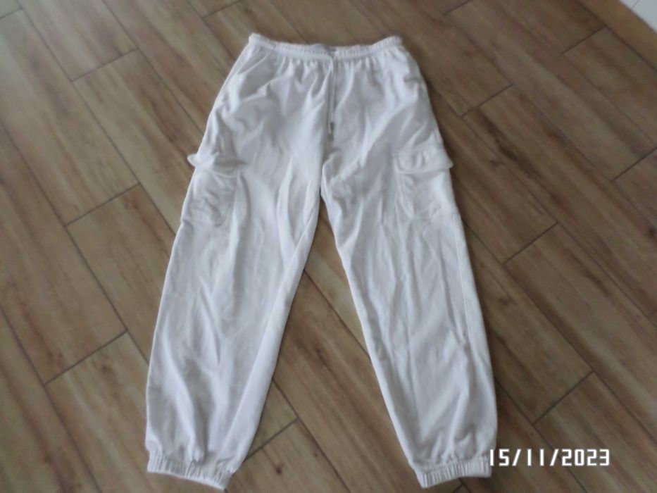 Firmowe spodnie dresowe -Bershka -XL-jogger