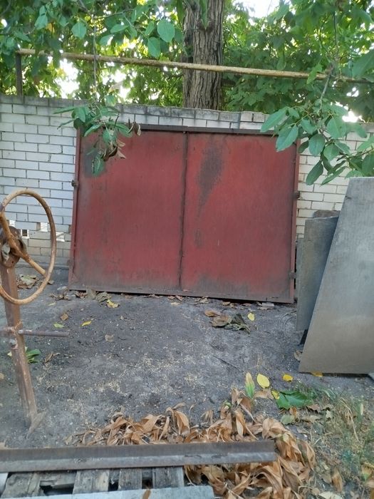 Ворота железние с рамой.
